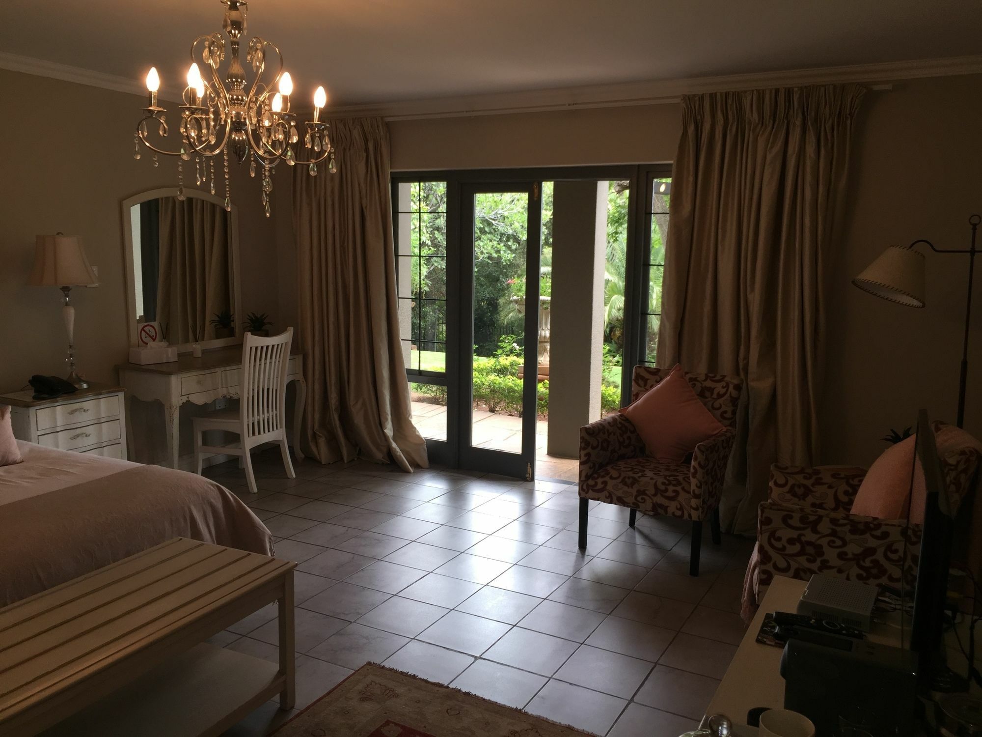 Amoris Guest House-Waterkloof Ridge Pretoria Exterior photo